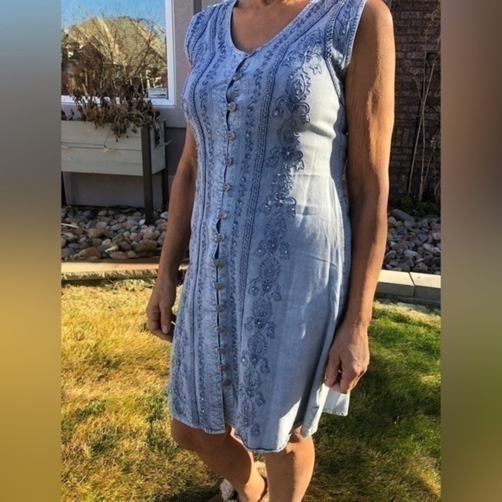 Coline | Embroidered sleeveless A line dress with tie back size medium